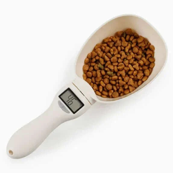 Digital pet food scoop with LCD display measuring dry kibble for dogs or cats