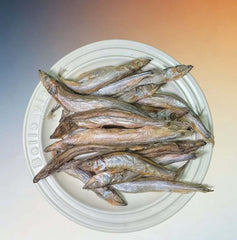 PawDry Freeze-Dried Whole Capelin 100g - Lean & High Protein on a plate, showcasing the healthy fish treats for pets.