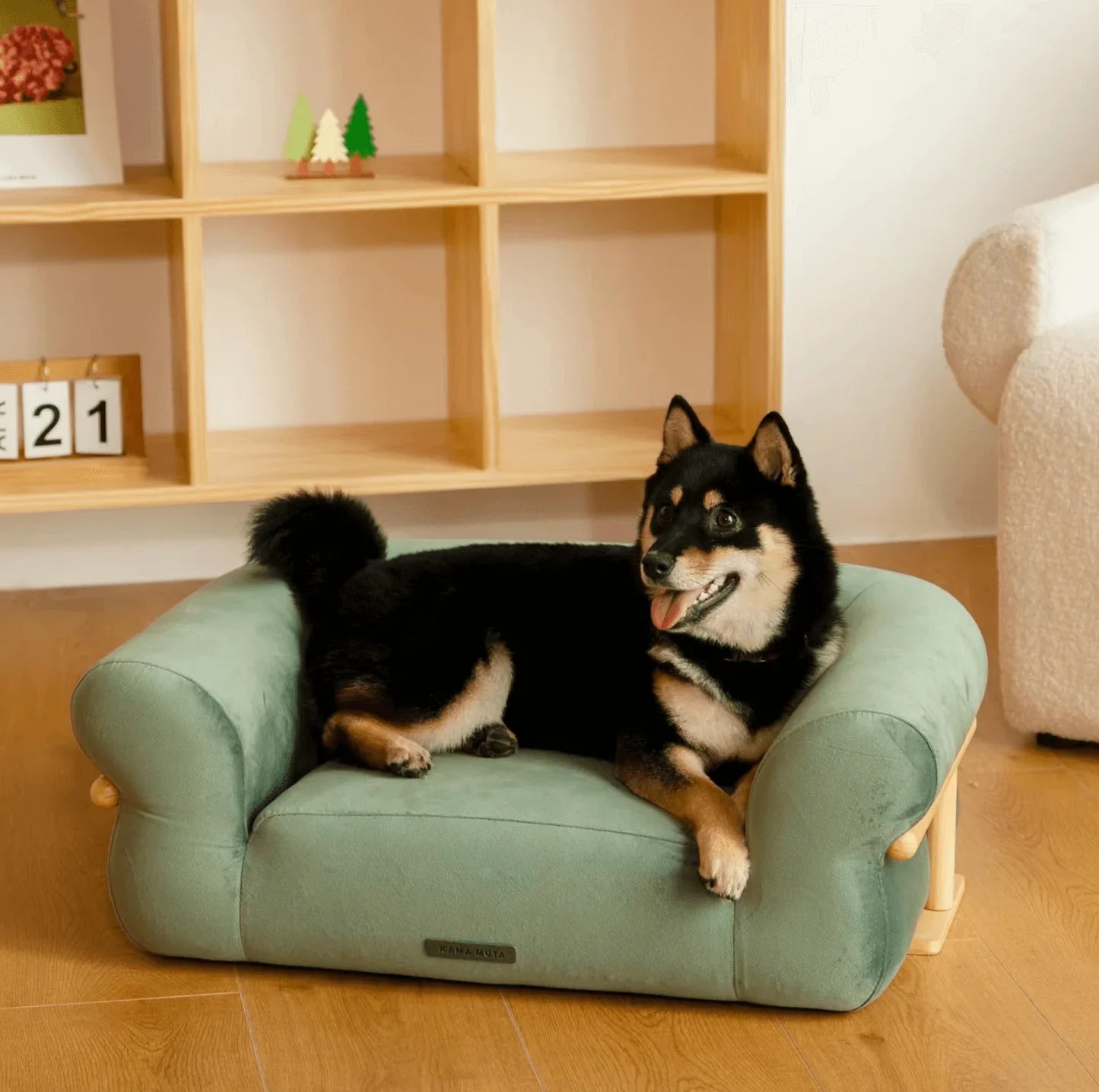 KAMA MUTA Bread Pet Bed - Italian-Inspired Design with Memory Foam and Ash Wood Frame-Petroom