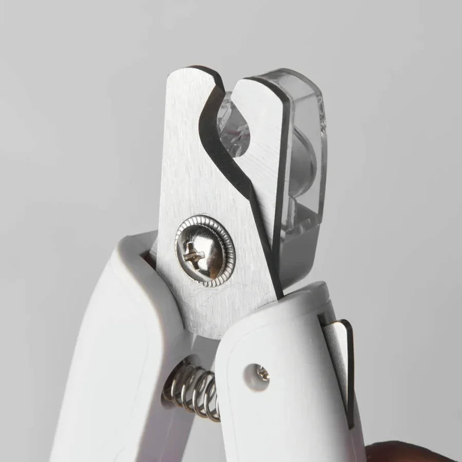 Michu LED light nail clipper for pets Hygiene 2.0 Version showing the clipper's cutting mechanism.
