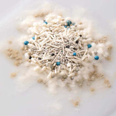 Clumping cat litter with blue odor-control beads and white granules for effective pet waste management
