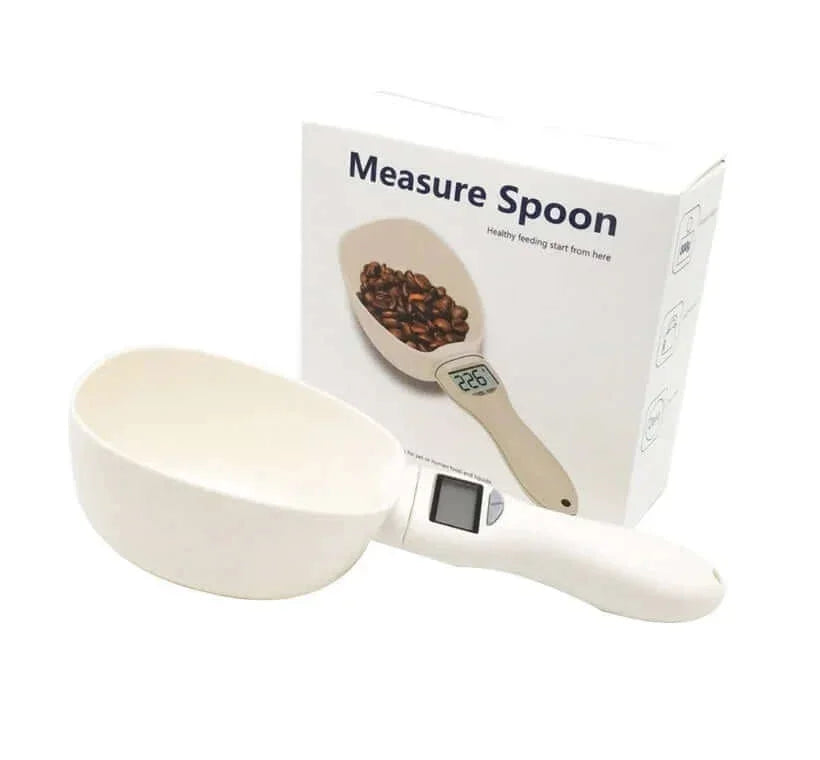 Digital pet food measure spoon with LCD display for accurate dog or cat feeding portions