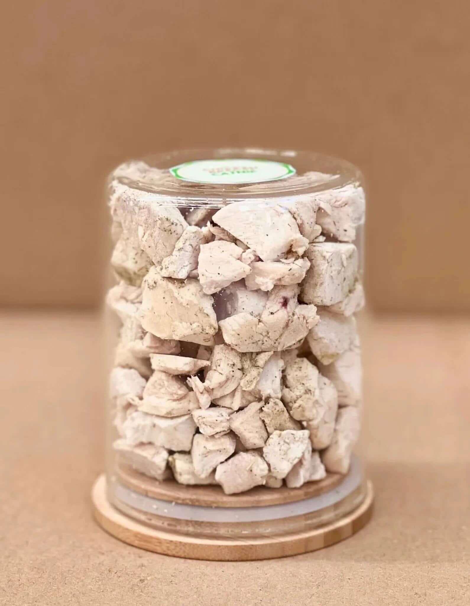 Freezy Paws Freeze Dried Human Grade Chicken Breast Catnip Cat Treats 80g in clear jar.