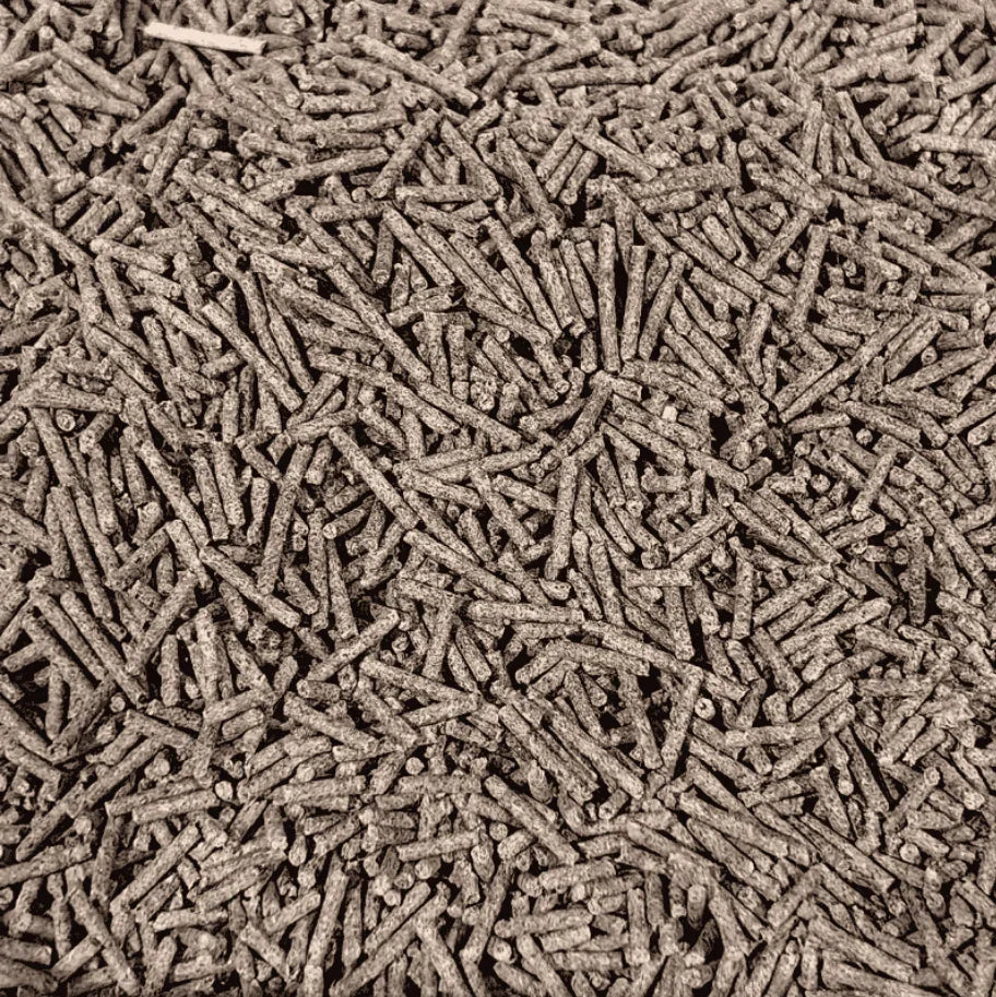 Natural cat litter pellets for odor control and easy cleanup, ideal for pet owners seeking eco-friendly pet supplies.