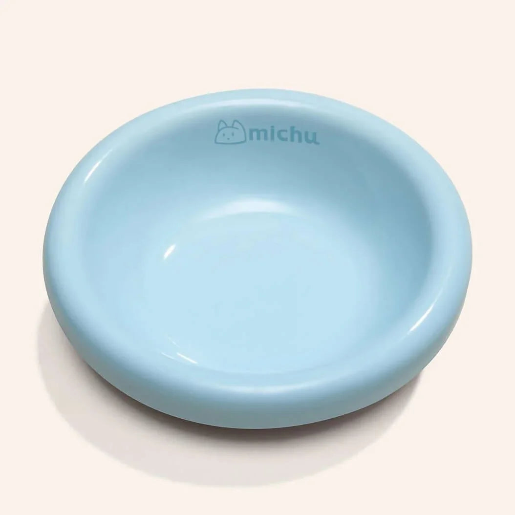 Michu Wide and Shallow Ceramic Pet Bowl in soft blue color, designed to prevent whisker fatigue for cats.